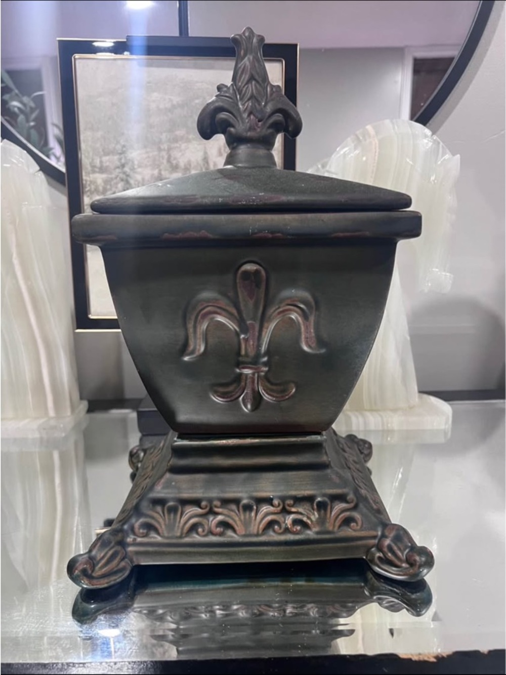 Antique Fleur-de-lis Bombay Company Urn Vase pot planter